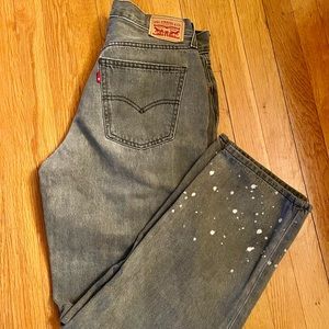 Like New Levi’s Low Pro Straight Jeans